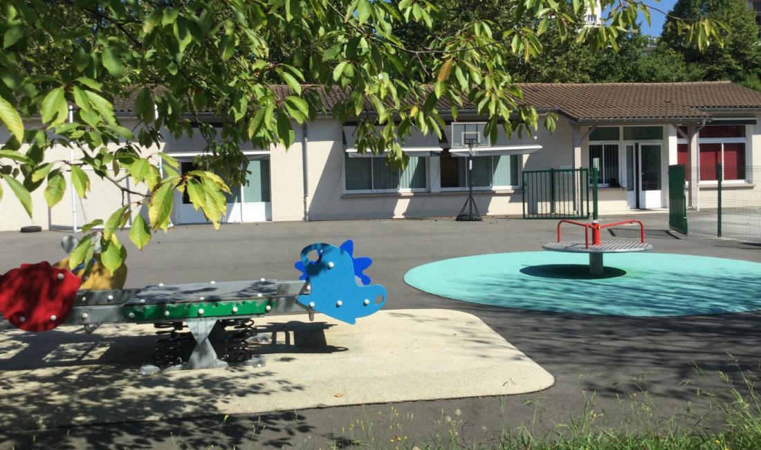 La cour de l'école des Buissons