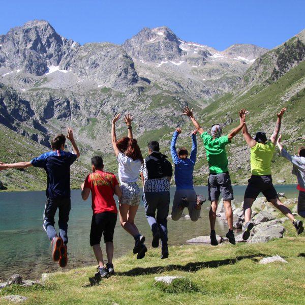 Les jeunes à la montagne