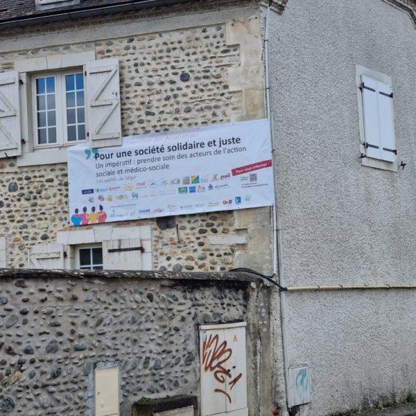 Banderole au Foyer du Bialé