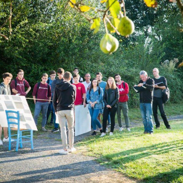 Les étudiants présentent leurs projets d'aménagement sur le site du Foyer de Sauvagnon.