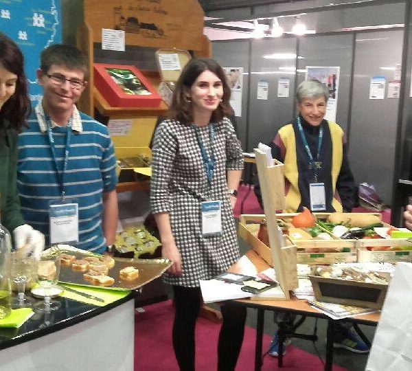 Les équipes de l'Adapei sur le stand