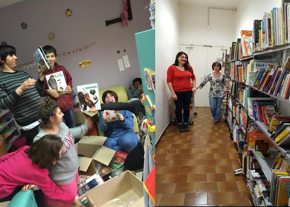 Les enfants ouvrent les cartons de livres.