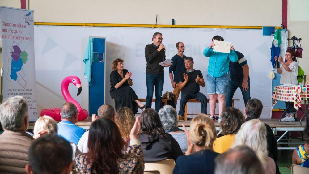 Remise des attestations de RAE à Bidos.