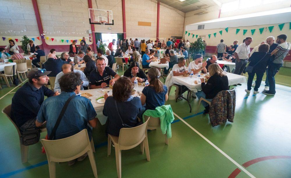 L'heure du repas a sonné à Bidos.