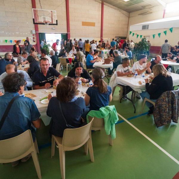 L'heure du repas a sonné à Bidos.