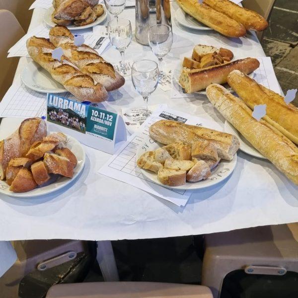 Les baguettes de pain qui ont été jugées.