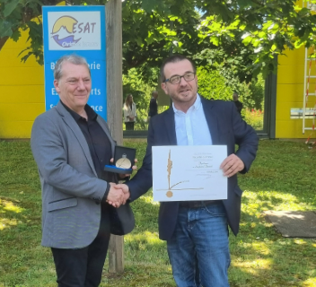 S. PINARD directeur du Complexe la Virginie a reçu de la CARSAT la médaille INRS.