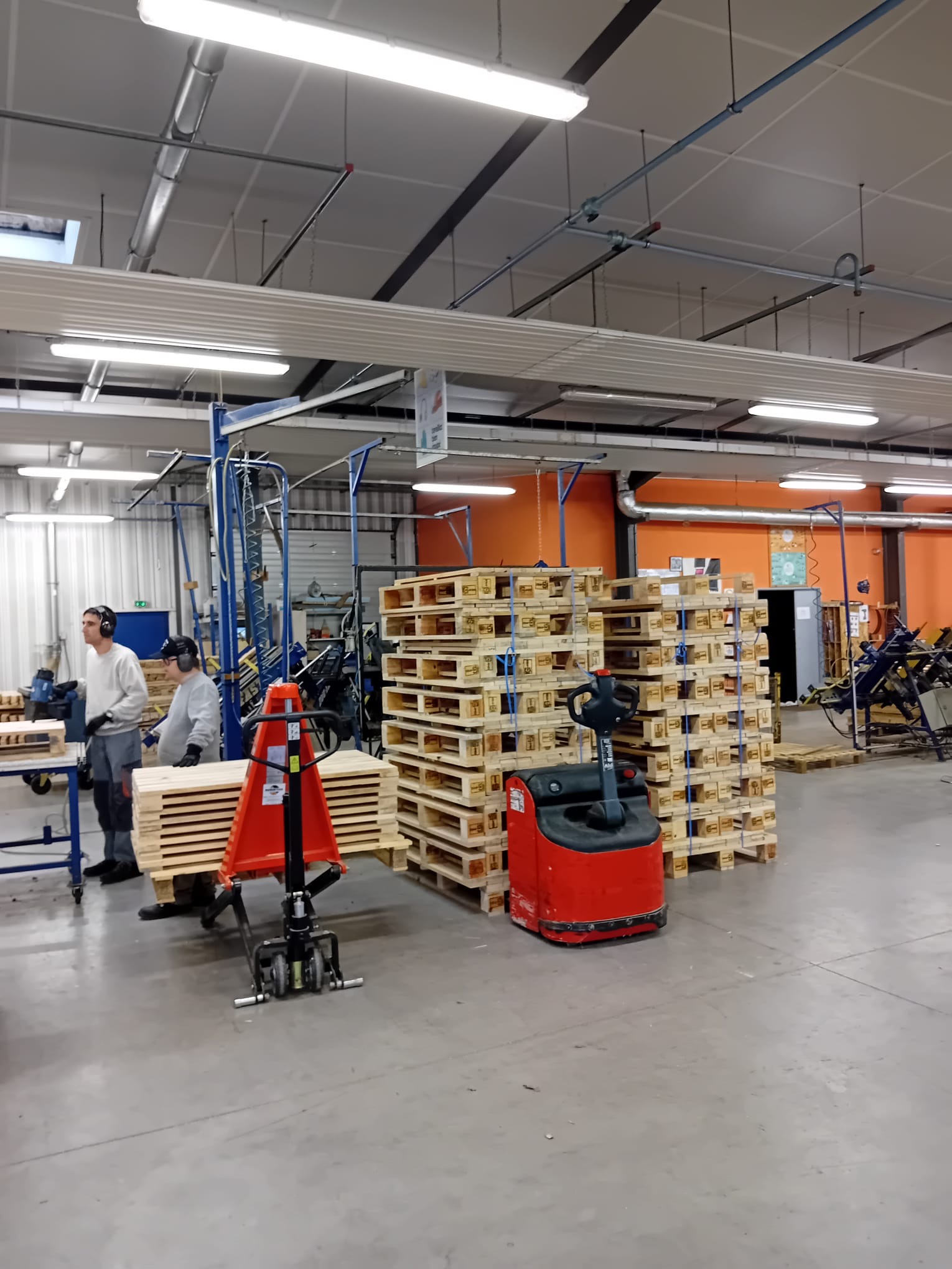 Les palettes fabriquées à la menuiserie.