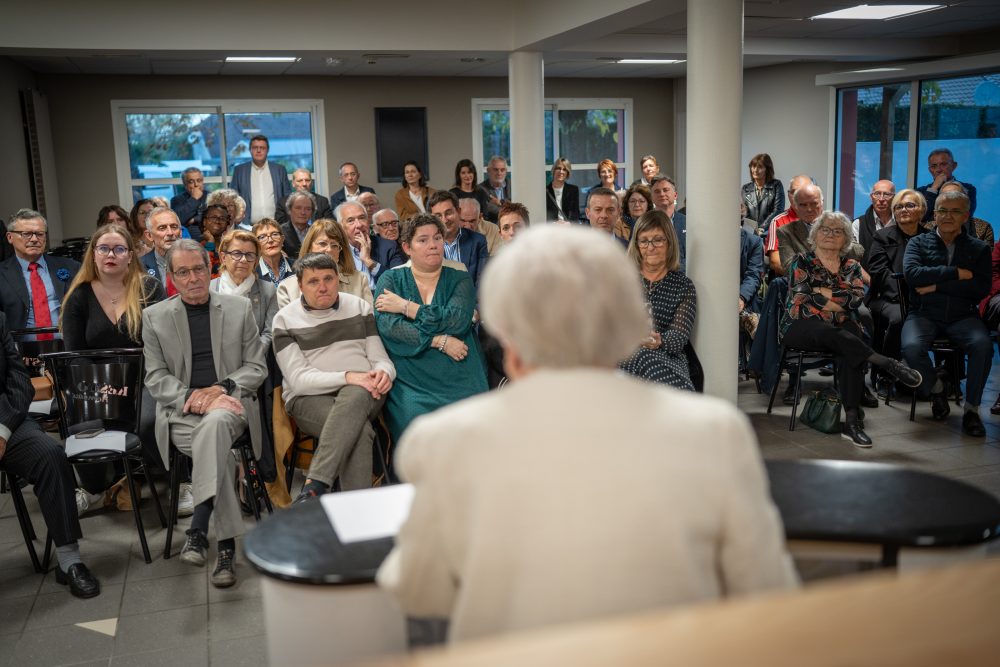 Discours d'Anne-Marie Cavret devant 80 invités.