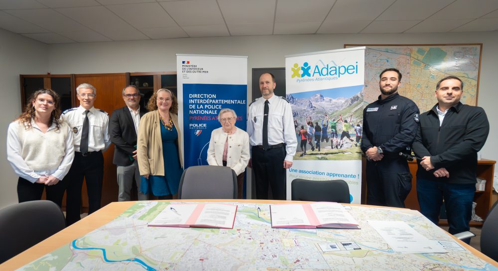 Les équipes de la Direction interdépartementale de la Police Nationale des Pyrénées-Atlantiques et de l'Adapei des Pyrénées-Atlantiques