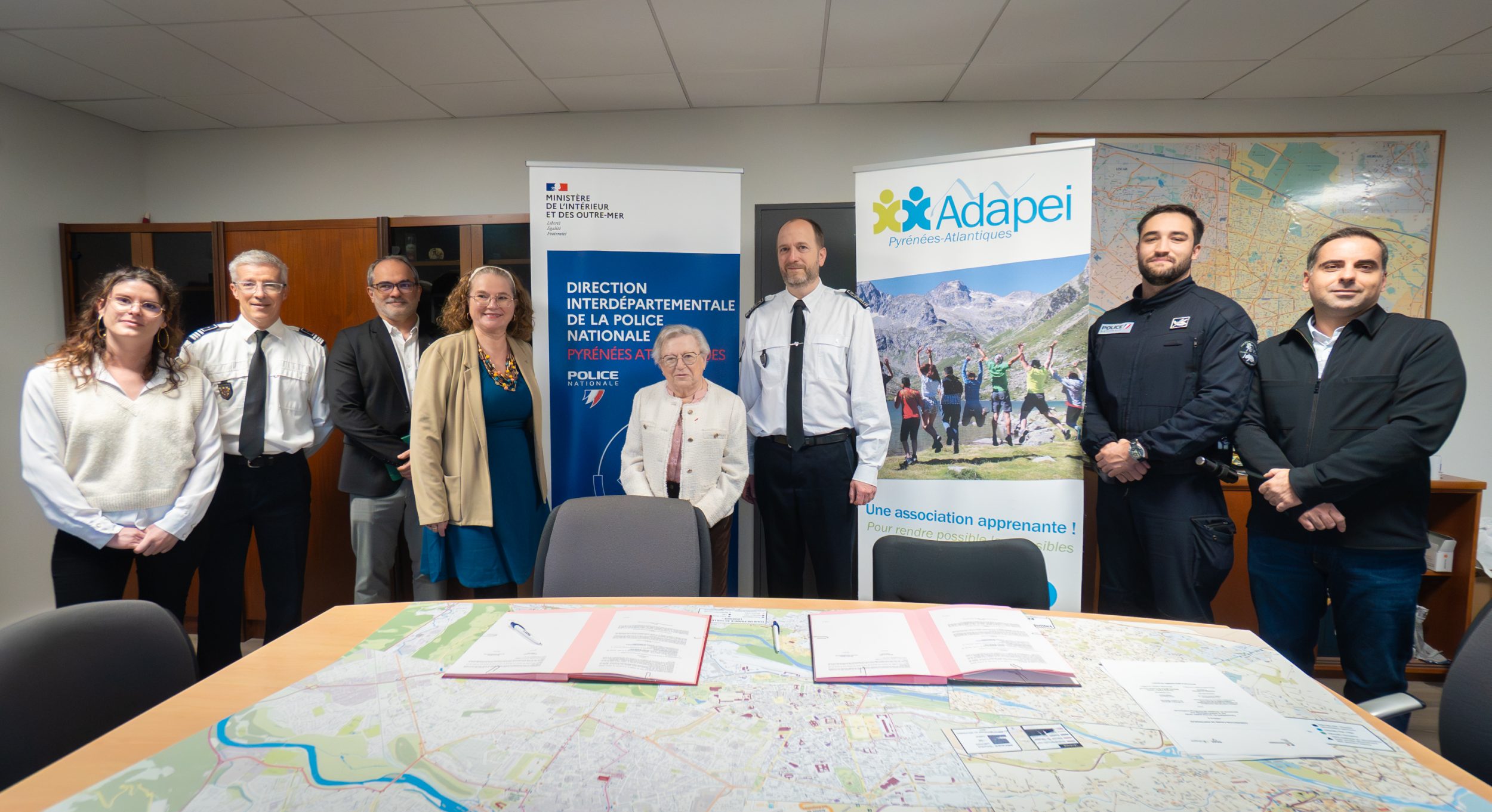 Les équipes de la Direction interdépartementale de la Police Nationale des Pyrénées-Atlantiques et de l'Adapei des Pyrénées-Atlantiques
