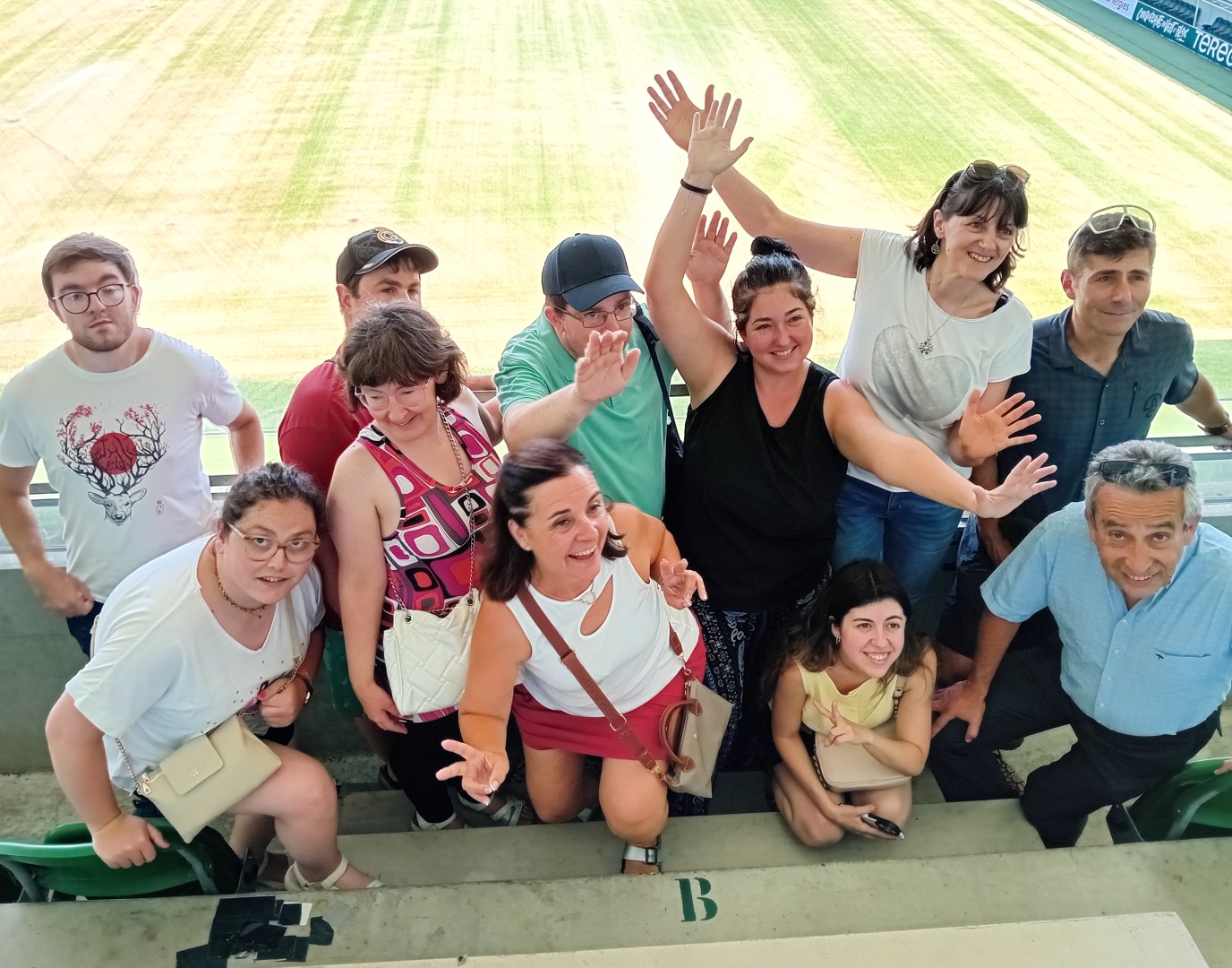 L'équipe Atades sur les tribunes du Stade du Hameau